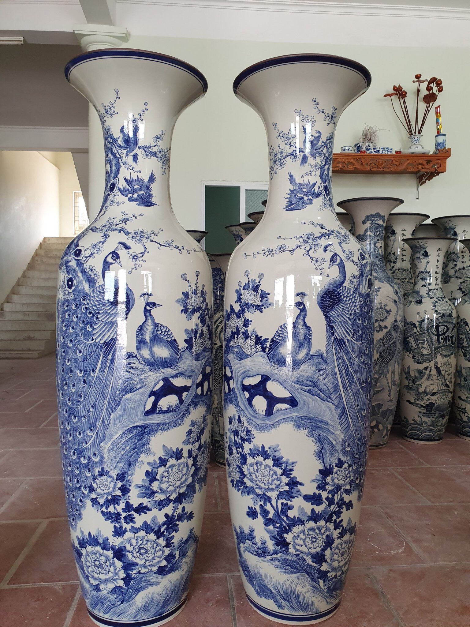 Lộc bình Công Đào men lam - Ảnh 2