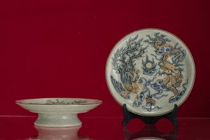 Mâm bồng men ran đắp nổi