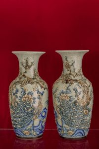 Lộc bình men rạn đắp nổi