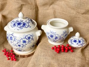 Âu Đức Vẽ Hoa Xanh