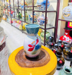 Lọ sen vẽ