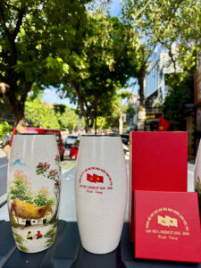 Lọ Hoa Quà Tặng