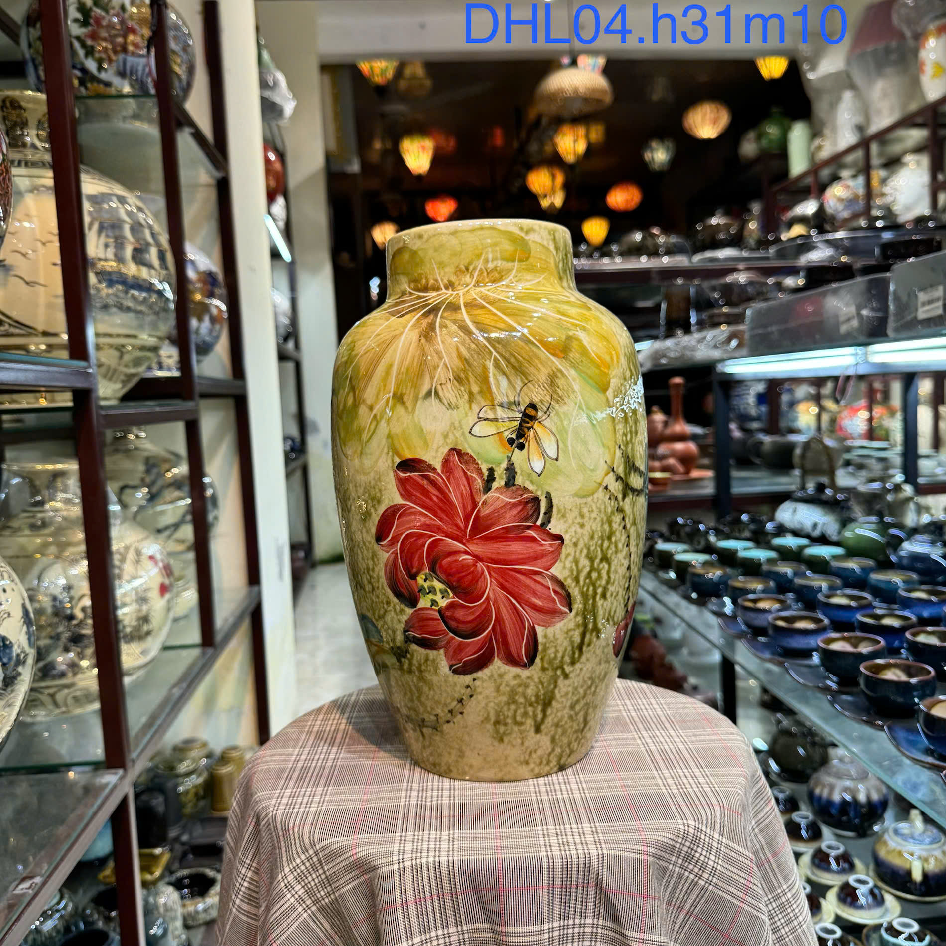 Bình vẽ sen
