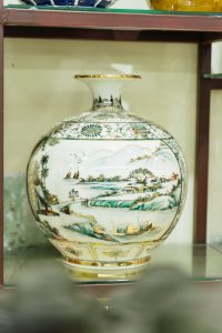 Bình hút lộc sơn thủy vẽ vàng 24K