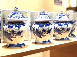 Chóe men rong vẽ tay