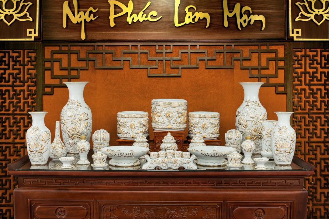 Bộ đồ thờ trắng nổi vẽ vàng 01