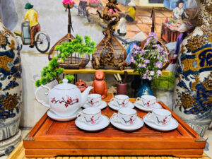 Bộ ấm chén hoa vẽ chỉ vàng kim