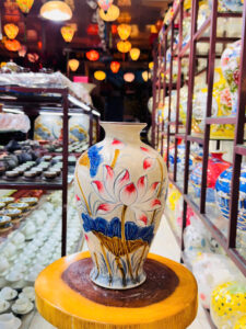 Gốm khắc nổi vẽ màu
