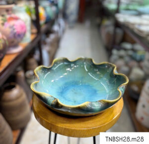 Bát sen thả hoa